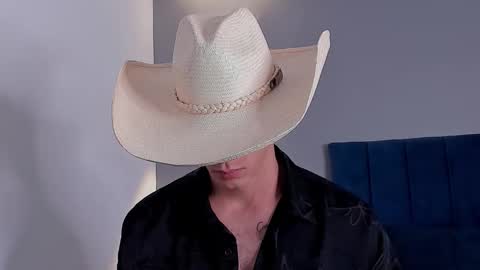 Snapshot of drake_carter1 chatting on 10/17/25, 01:42 drake_carter1 online show from 10/17/25, 01:42