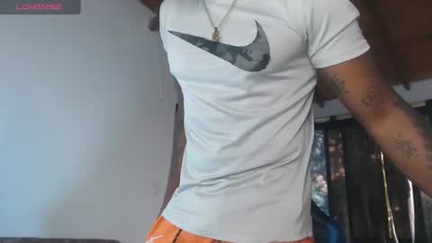 Snapshot of drake_nassir4 chatting on 06/23/26, 09:35 ---Drake--- online show from 06/23/26, 09:35