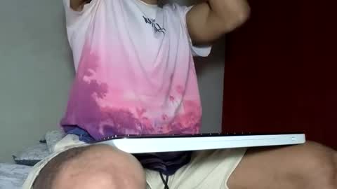 Snapshot of drakesonxx chatting on 09/22/25, 10:39 Andrs Independent Model online show from 09/22/25, 10:39