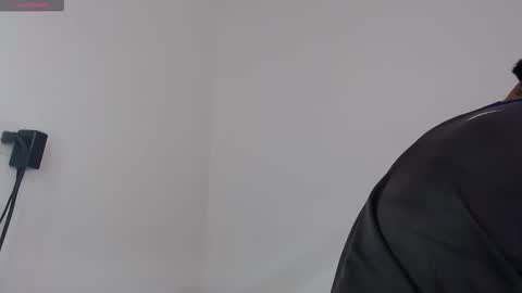 Snapshot of drako_monstercock chatting on 10/18/25, 06:52 drako_monstercock online show from 10/18/25, 06:52