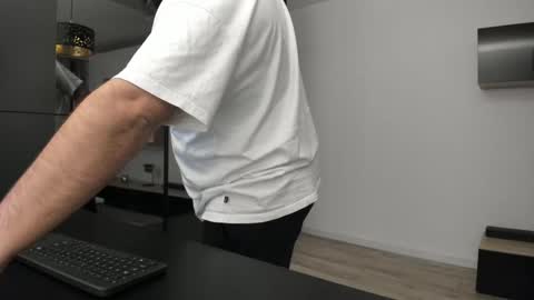 Snapshot of dravenpeak chatting on 10/31/25, 04:57 DravenPeak online show from 10/31/25, 04:57