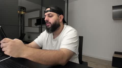 Snapshot of dravenpeak chatting on 11/04/25, 03:27 DravenPeak online show from 11/04/25, 03:27