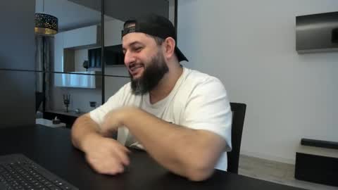 Snapshot of dravenpeak chatting on 11/15/25, 02:02 DravenPeak online show from 11/15/25, 02:02