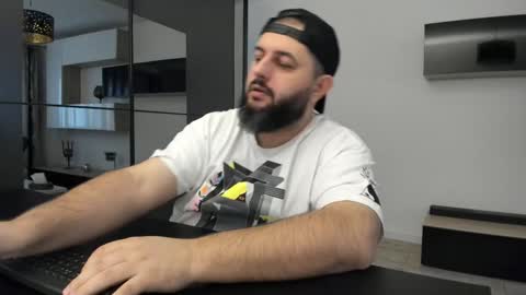 Snapshot of dravenpeak chatting on 11/27/25, 08:38 DravenPeak online show from 11/27/25, 08:38