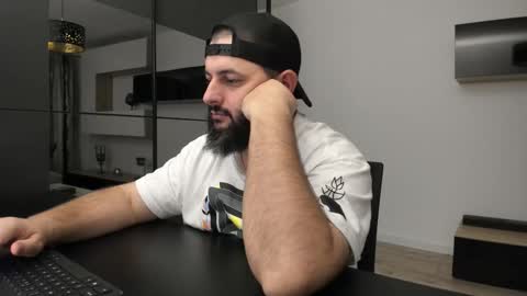 Snapshot of dravenpeak chatting on 12/01/25, 10:15 DravenPeak online show from 12/01/25, 10:15