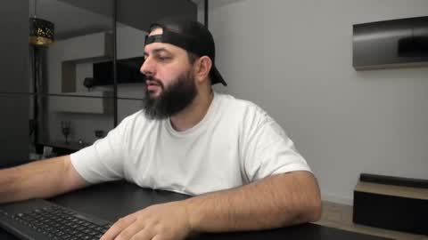 Snapshot of dravenpeak chatting on 12/14/25, 04:56 DravenPeak online show from 12/14/25, 04:56