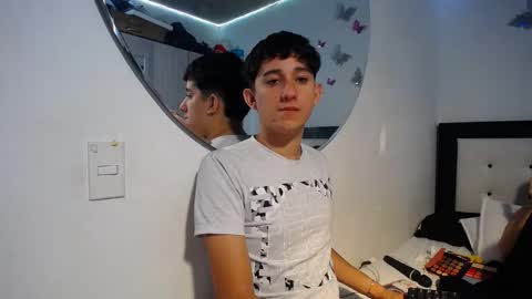 Snapshot of dravith_and_valery chatting on 11/08/25, 09:42 -- nicolle and jhon -- online show from 11/08/25, 09:42