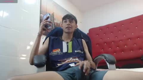 Snapshot of draxblade chatting on 11/26/25, 08:32 DraxBlade online show from 11/26/25, 08:32