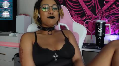 Snapshot of drealaluna chatting on 12/03/25, 06:50 Goddess Drea online show from 12/03/25, 06:50