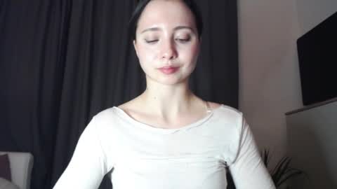 Snapshot of dream_nicole02 chatting on 11/28/25, 03:04 Nicole online show from 11/28/25, 03:04