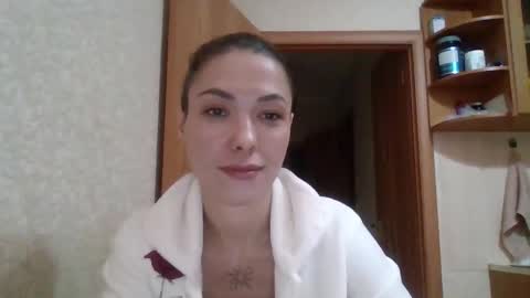 dream_petal_ online show from 01/18/26, 12:42