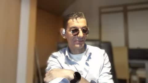 Snapshot of dreambob chatting on 10/05/25, 10:18 Dreambob online show from 10/05/25, 10:18