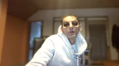 Snapshot of dreambob chatting on 10/06/25, 12:46 Dreambob online show from 10/06/25, 12:46