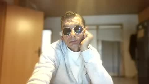 Snapshot of dreambob chatting on 10/11/25, 11:20 Dreambob online show from 10/11/25, 11:20