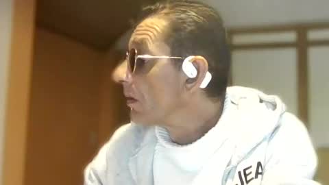 Snapshot of dreambob chatting on 10/12/25, 11:31 Dreambob online show from 10/12/25, 11:31