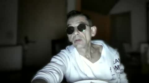 Snapshot of dreambob chatting on 10/15/25, 11:27 Dreambob online show from 10/15/25, 11:27