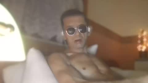 Snapshot of dreambob chatting on 10/25/25, 11:54 Dreambob online show from 10/25/25, 11:54