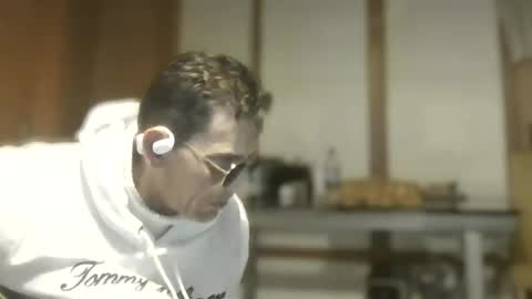 Snapshot of dreambob chatting on 11/02/25, 12:13 Dreambob online show from 11/02/25, 12:13