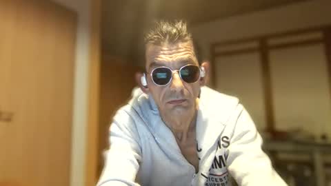 Snapshot of dreambob chatting on 11/13/25, 08:52 Dreambob online show from 11/13/25, 08:52