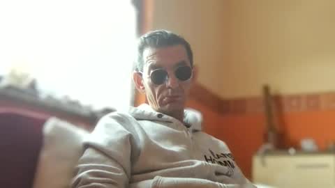 Snapshot of dreambob chatting on 11/23/25, 10:04 Dreambob online show from 11/23/25, 10:04