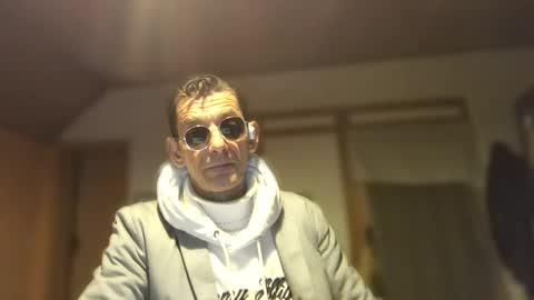 Snapshot of dreambob chatting on 11/27/25, 12:02 Dreambob online show from 11/27/25, 12:02