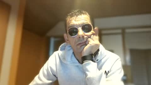 Snapshot of dreambob chatting on 11/29/25, 10:40 Dreambob online show from 11/29/25, 10:40