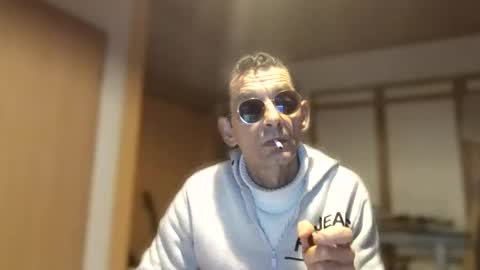 Snapshot of dreambob chatting on 11/30/25, 03:05 Dreambob online show from 11/30/25, 03:05