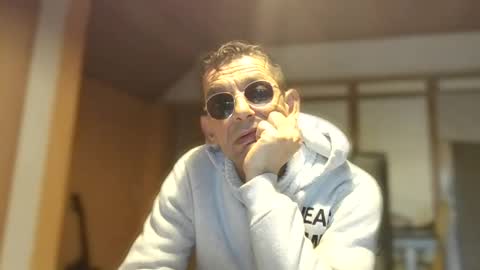 Snapshot of dreambob chatting on 12/14/25, 12:10 Dreambob online show from 12/14/25, 12:10