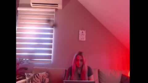 Snapshot of dreamcatcherfantasy chatting on 02/24/26, 08:12 A girl online show from 02/24/26, 08:12