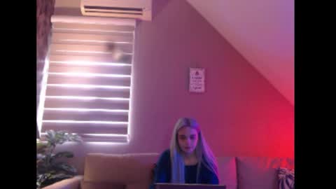 Snapshot of dreamcatcherfantasy chatting on 03/27/26, 07:58 A girl online show from 03/27/26, 07:58