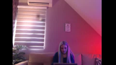 Snapshot of dreamcatcherfantasy chatting on 03/27/26, 08:26 A girl online show from 03/27/26, 08:26