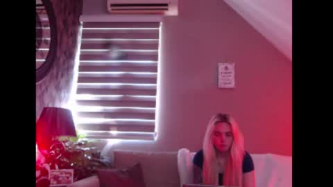 A girl online show from 07/10/26, 07:23