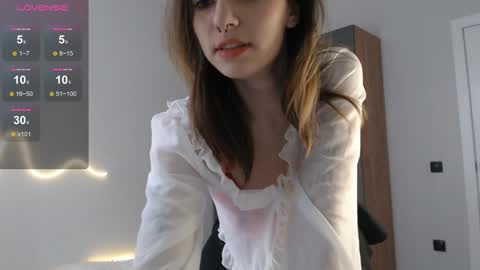 Snapshot of dreamhale chatting on 02/07/25, 11:45  Hello im Eva  online show from 02/07/25, 11:45