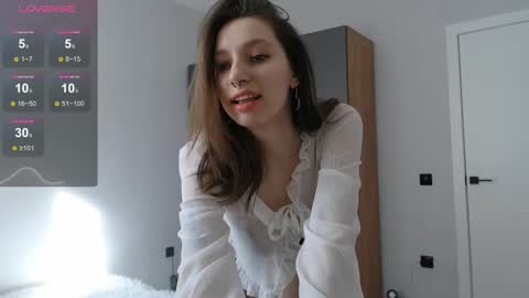 Snapshot of dreamhale chatting on 03/06/25, 12:30  Hello im Eva  online show from 03/06/25, 12:30