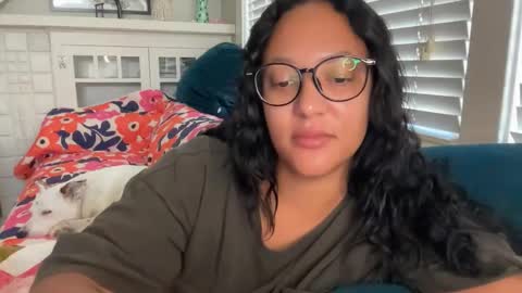 RIRI OR DREAMY online show from 11/19/25, 04:18