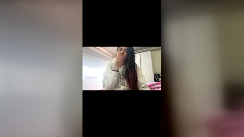 Snapshot of dreinafoxx chatting on 04/19/26, 06:32 dreinafoxx online show from 04/19/26, 06:32