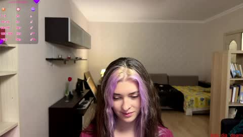 Snapshot of dremazwahlen chatting on 04/15/26, 01:18 Dia online show from 04/15/26, 01:18