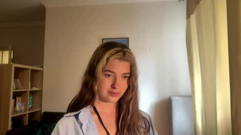 Snapshot of dremazwahlen chatting on 05/17/26, 10:33 Dia online show from 05/17/26, 10:33
