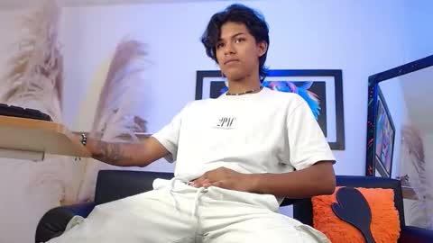 Snapshot of dreyk20 chatting on 10/04/25, 01:31 Dreyk online show from 10/04/25, 01:31