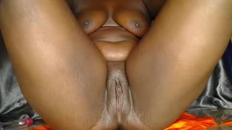 Snapshot of drippussy1 chatting on 05/31/26, 04:31 Ebonypussy1 online show from 05/31/26, 04:31
