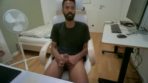 Snapshot of dudecologne chatting on 12/12/24, 08:43 DudeCologne online show from 12/12/24, 08:43