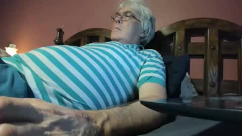 Snapshot of dug38 chatting on 09/26/25, 01:42 Doug online show from 09/26/25, 01:42