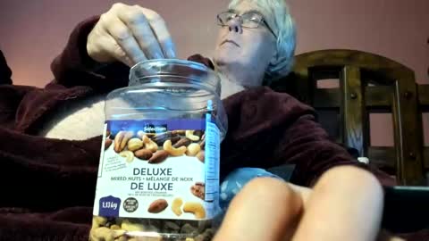 Snapshot of dug38 chatting on 10/04/25, 03:37 Doug online show from 10/04/25, 03:37