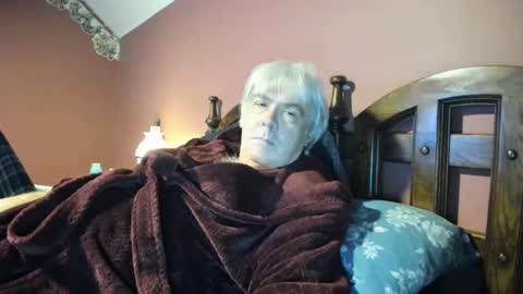 Snapshot of dug38 chatting on 11/01/25, 01:24 Doug online show from 11/01/25, 01:24