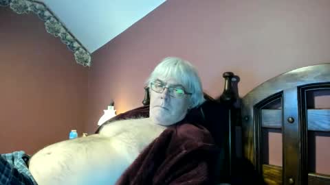 Snapshot of dug38 chatting on 11/05/25, 04:07 Doug online show from 11/05/25, 04:07