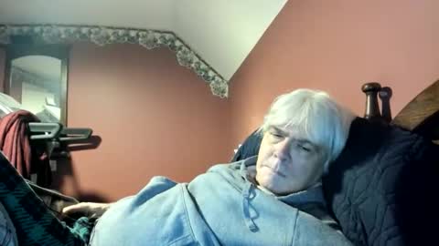 Snapshot of dug38 chatting on 11/06/25, 12:50 Doug online show from 11/06/25, 12:50