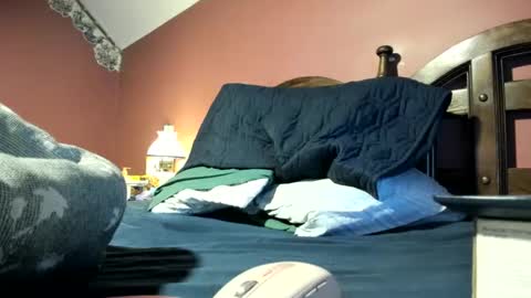 Snapshot of dug38 chatting on 11/07/25, 01:49 Doug online show from 11/07/25, 01:49