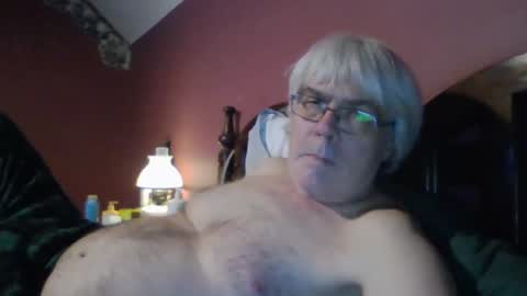 Snapshot of dug38 chatting on 11/10/25, 03:05 Doug online show from 11/10/25, 03:05