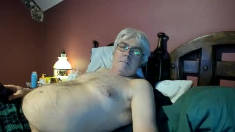 Snapshot of dug38 chatting on 11/13/25, 02:43 Doug online show from 11/13/25, 02:43