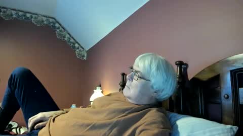 Snapshot of dug38 chatting on 11/13/25, 05:56 Doug online show from 11/13/25, 05:56